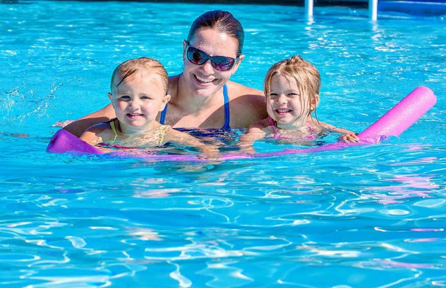Swimming Pool Etiquette Tips for Adult Learners